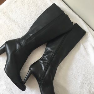 AK Anne Klein  Knee High boots Size 9 1/2 Black